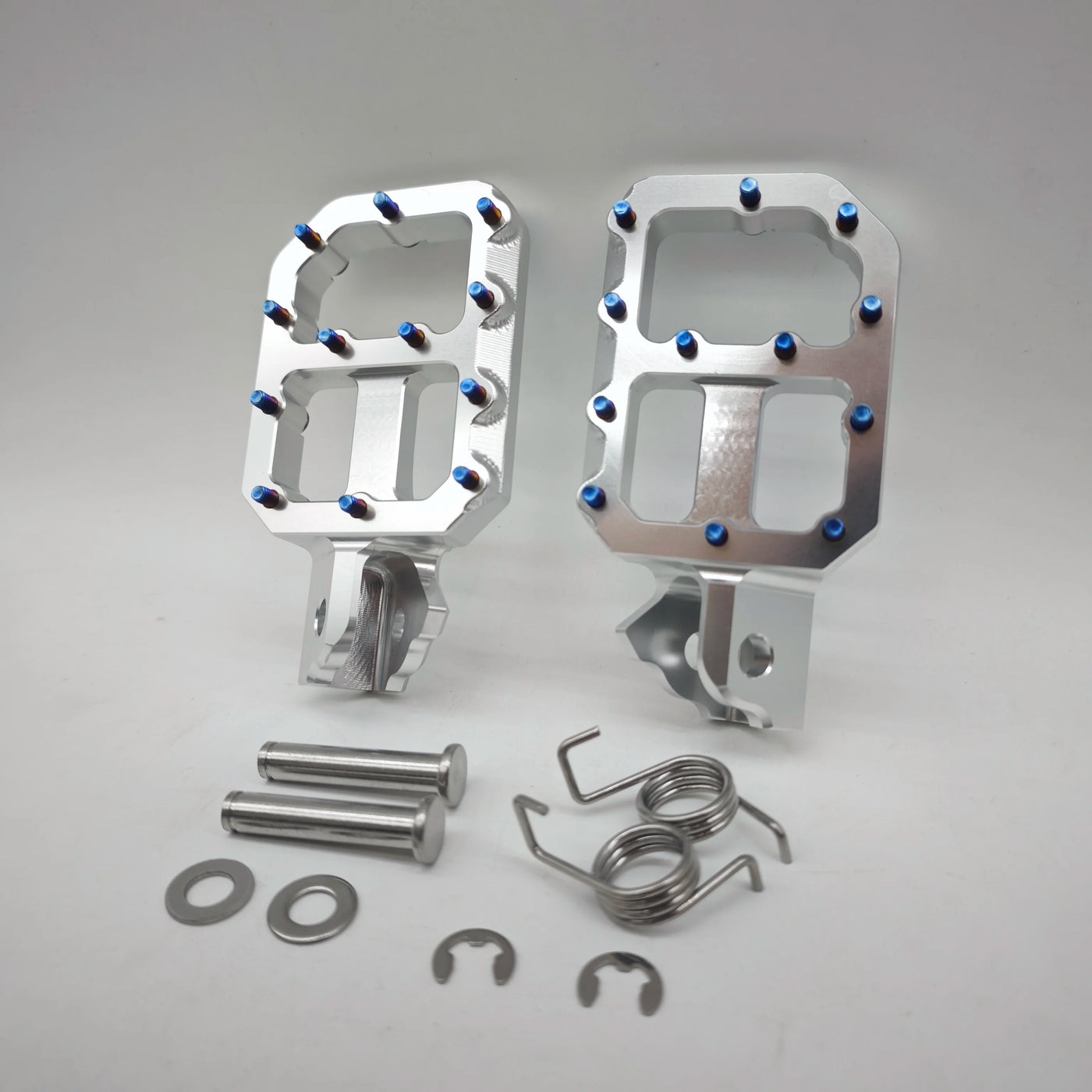 Tuttio Pegs