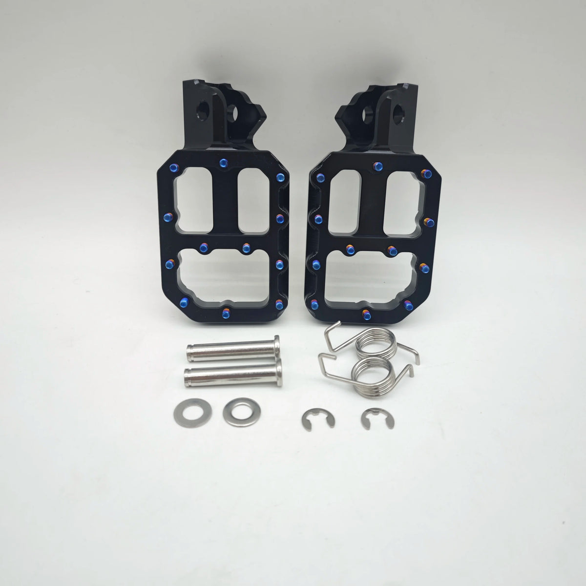 Tuttio Pegs