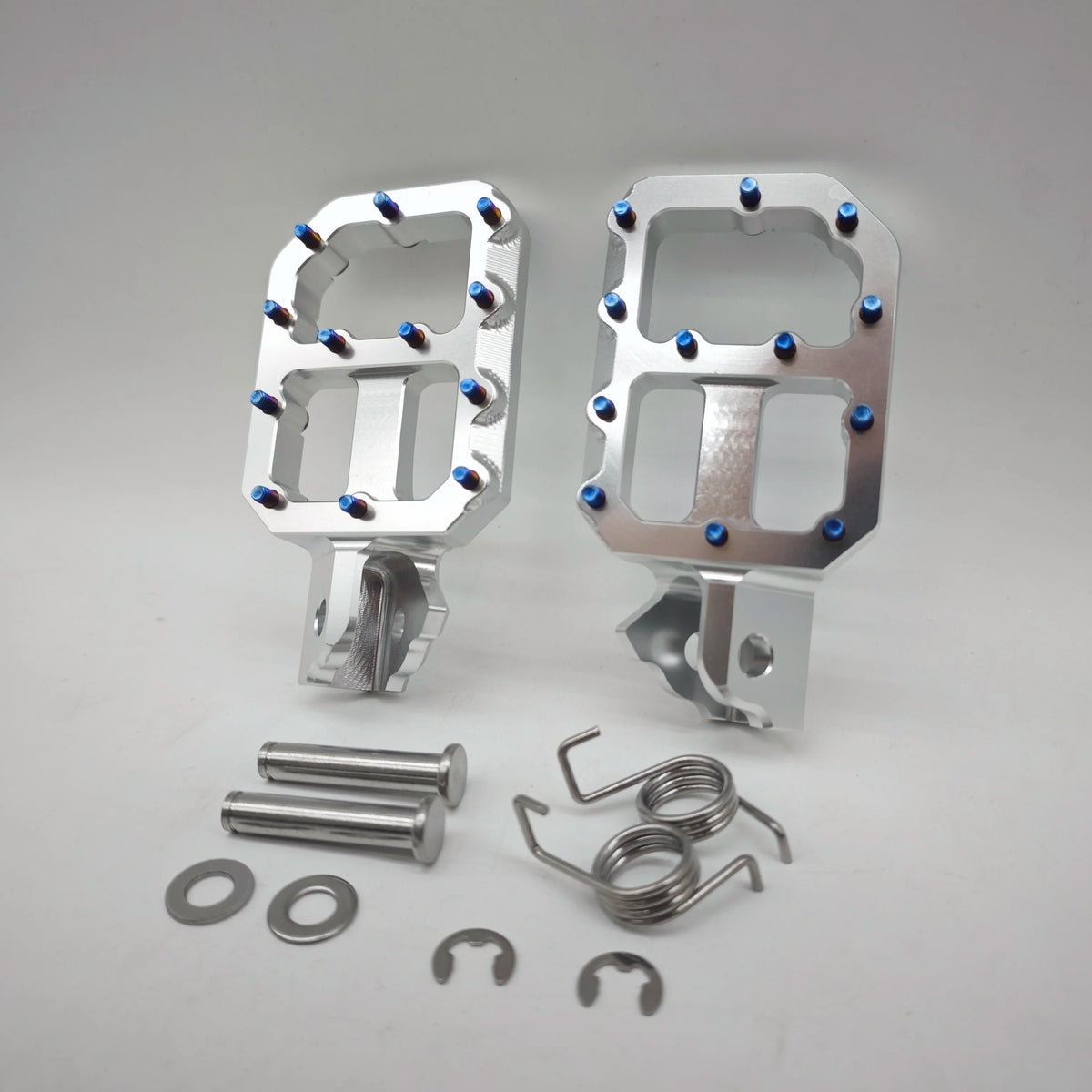Tuttio Pegs