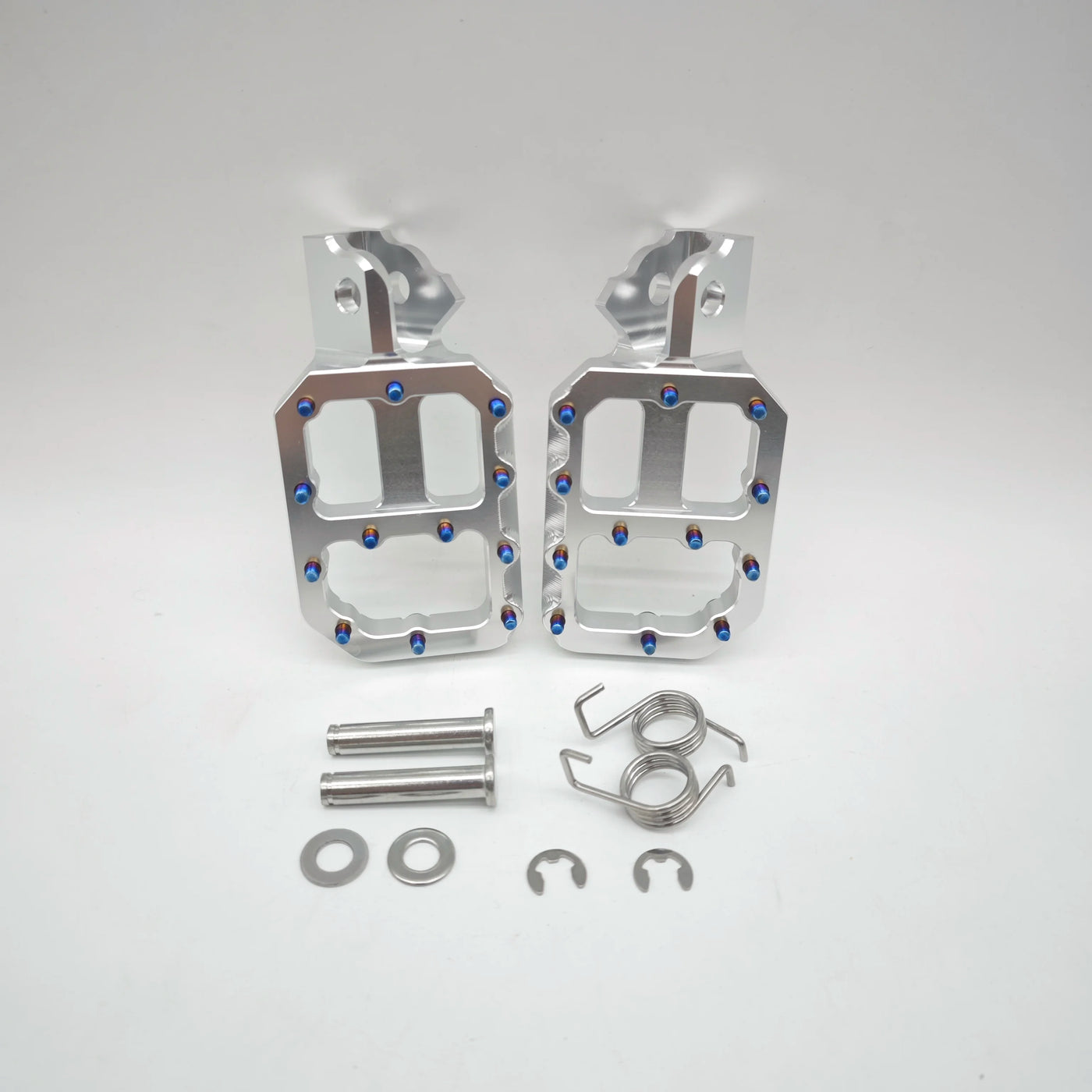 Tuttio Pegs