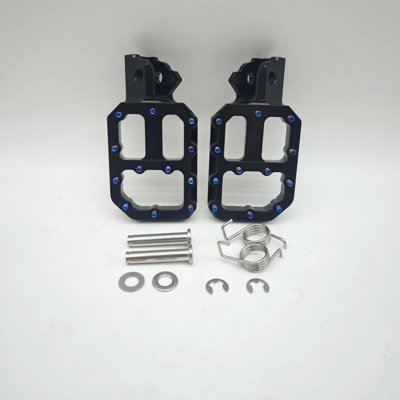 Tuttio Pegs