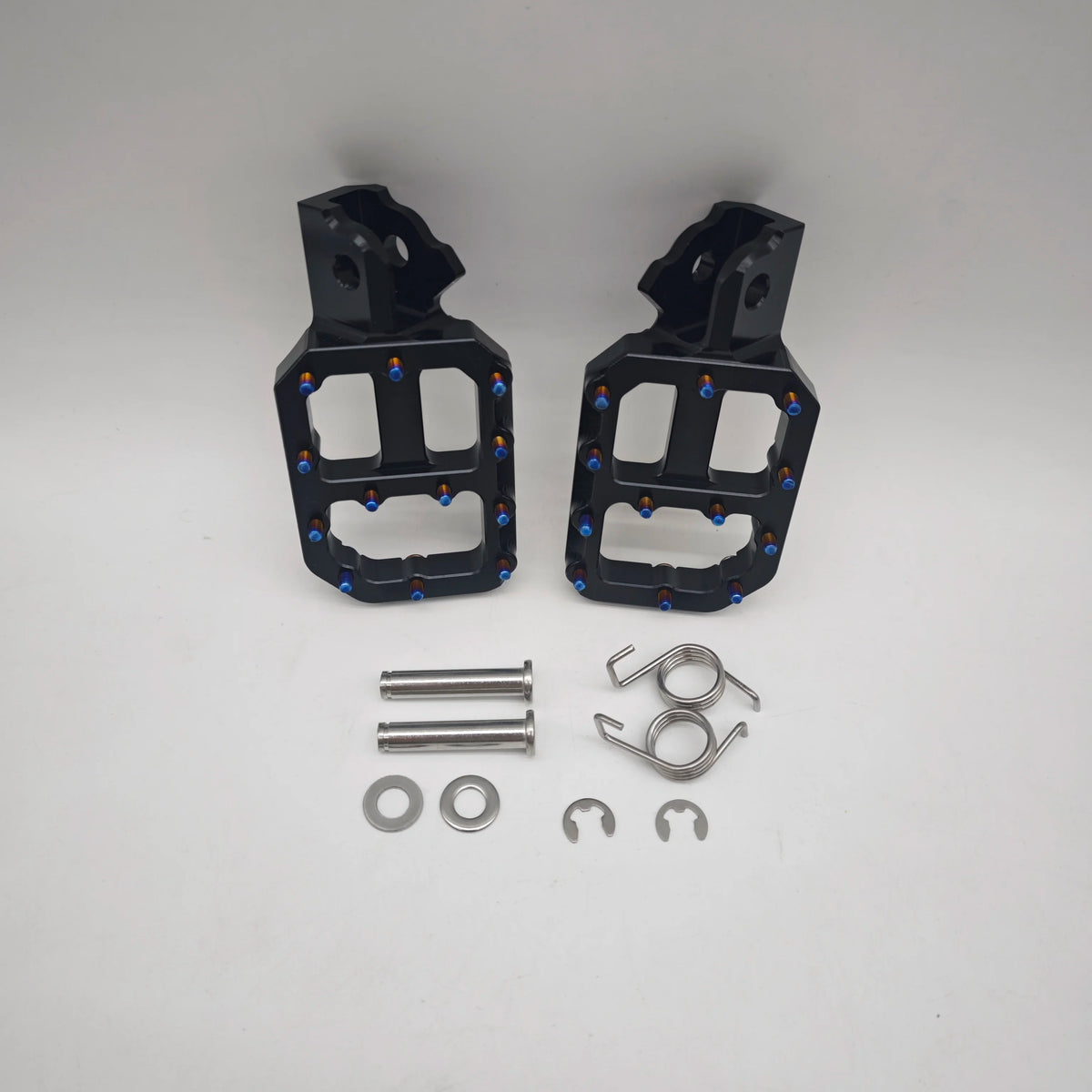 Tuttio Pegs